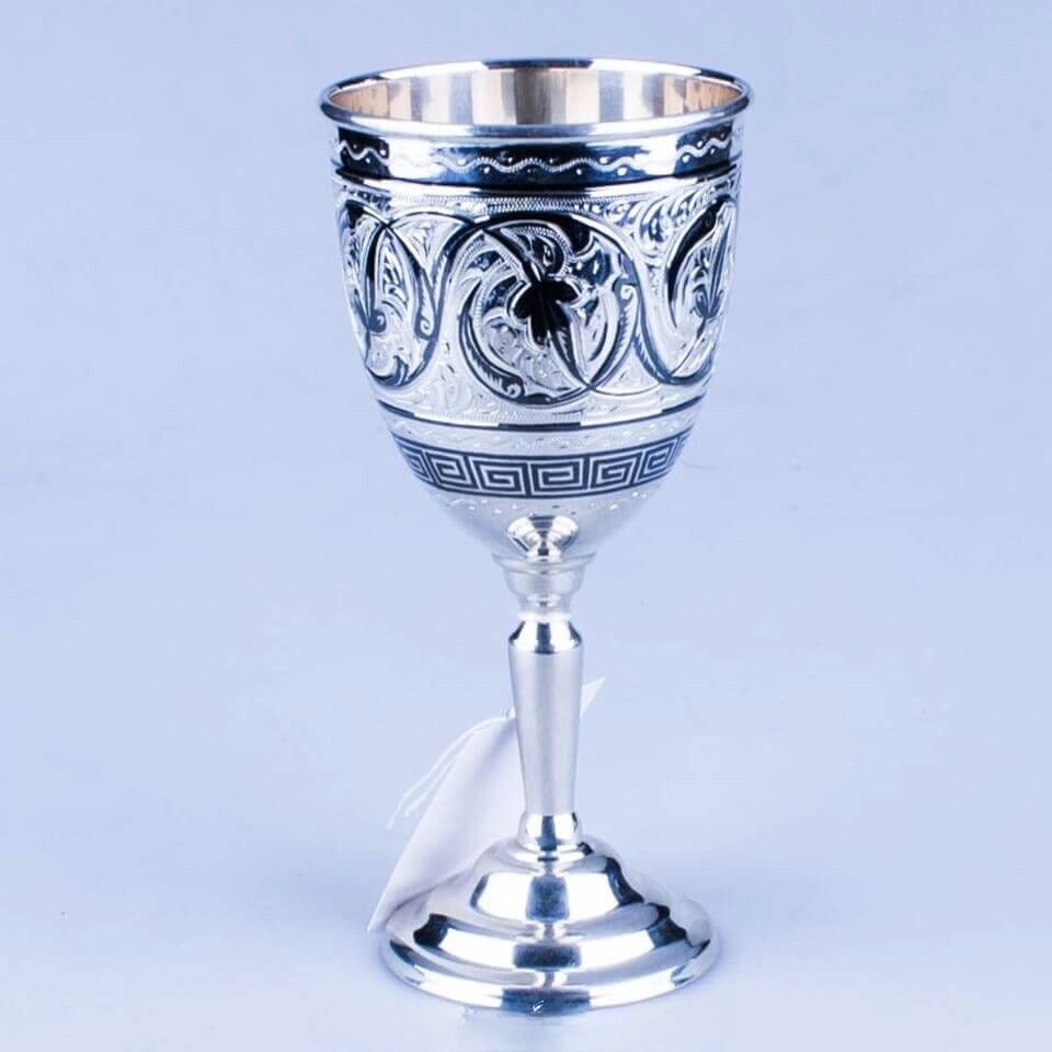 серебряный бокал для вина