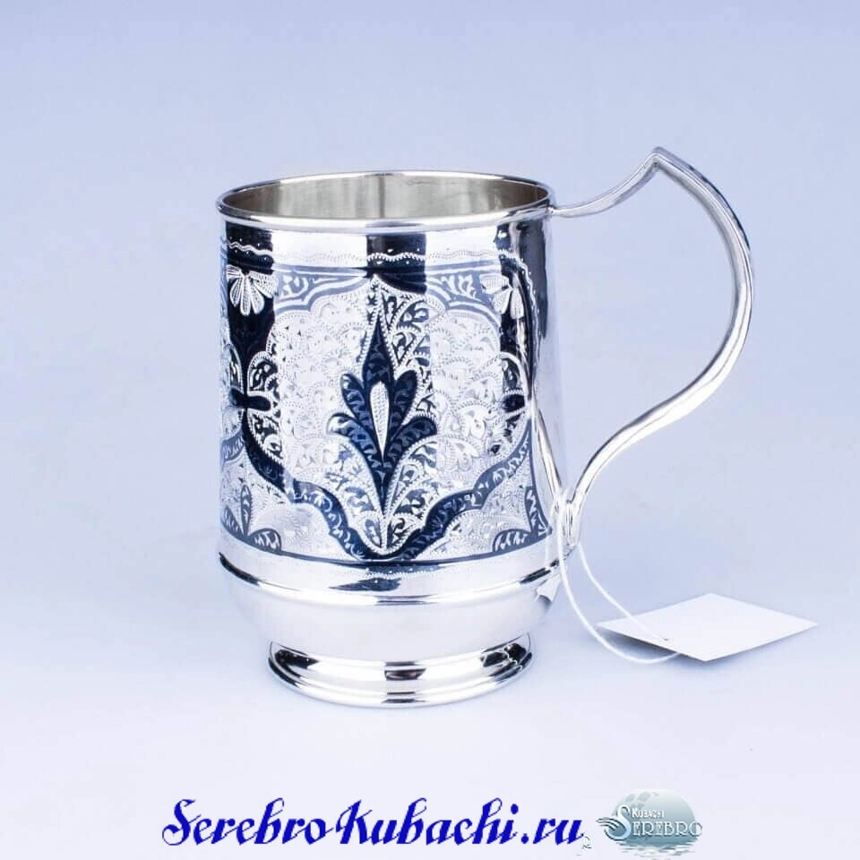 большая серебряная кружка