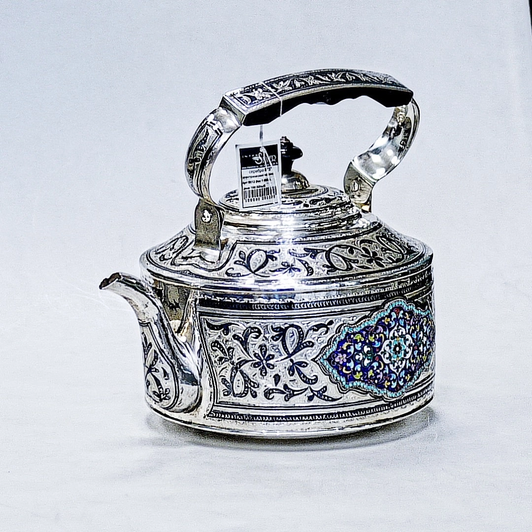 электрический серебряный чайник