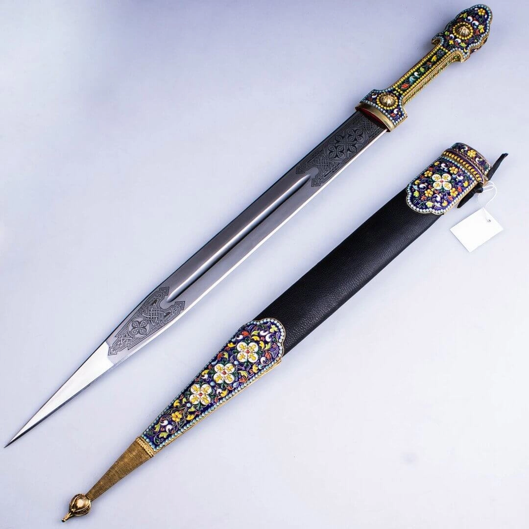 большой кинжал