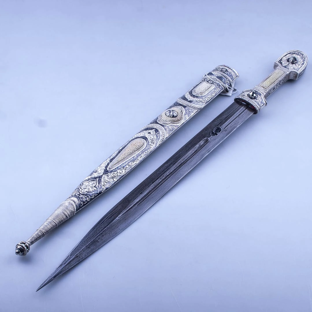серебряный дагестанский кинжал