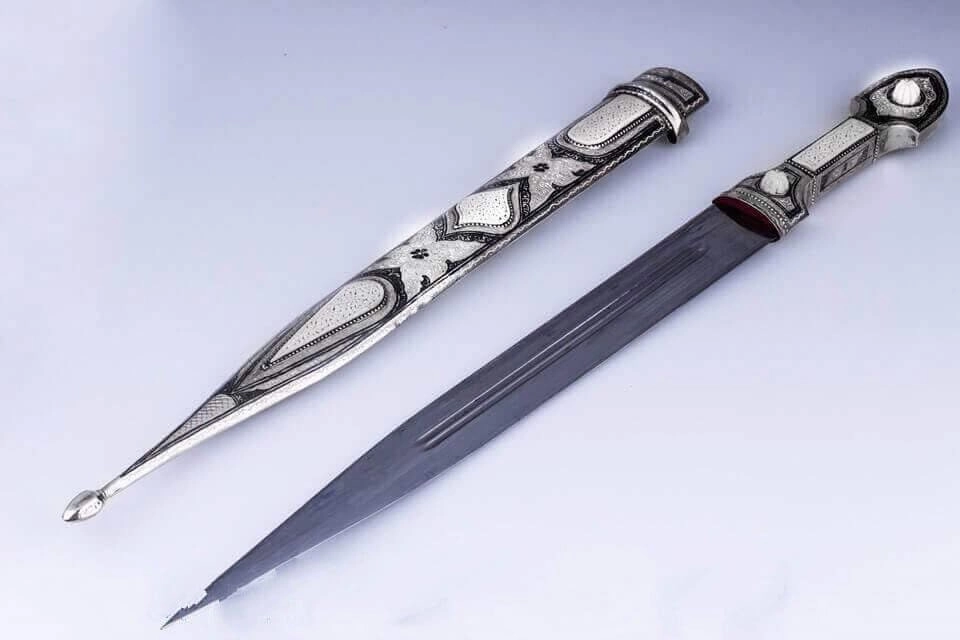 кавказский кинжал в серебре