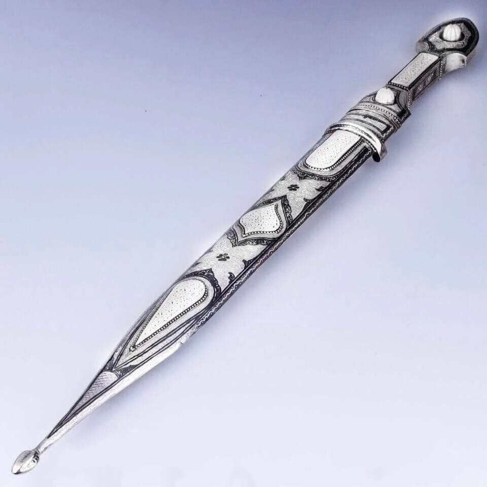 кавказский кинжал в серебре