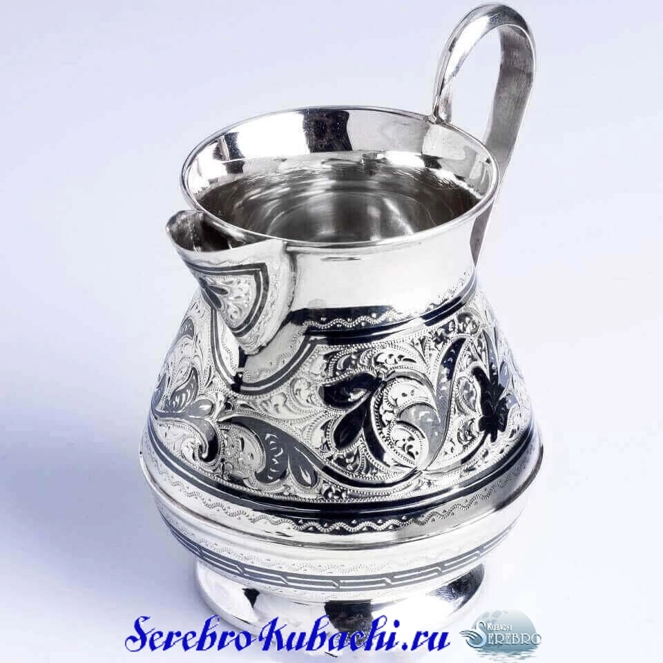 серебряный молочник