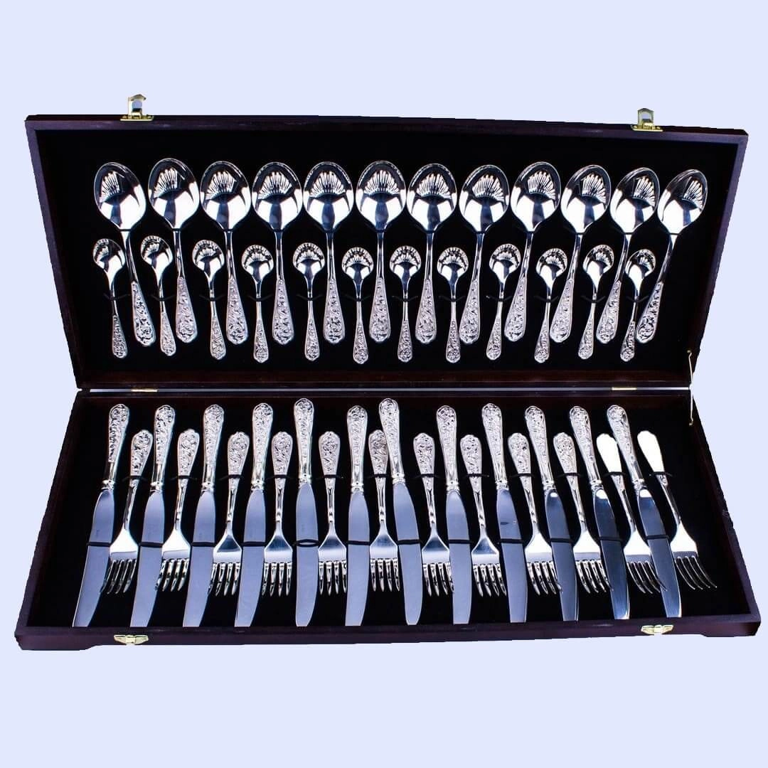 набор серебряных приборов на 12 персон