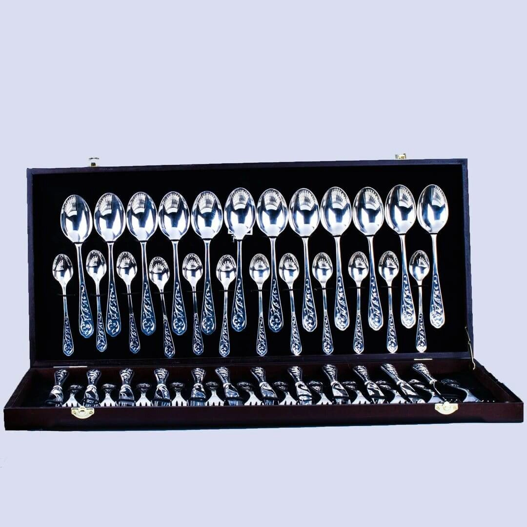 столовые приборы на 12 персон