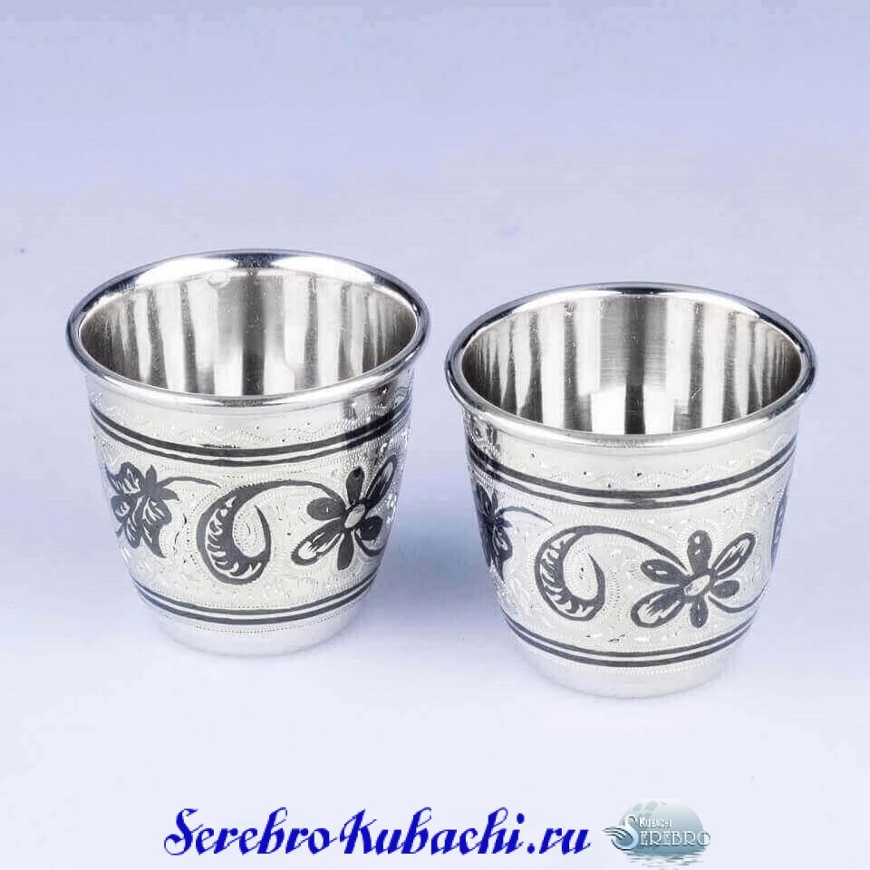 набор серебряных стопочек