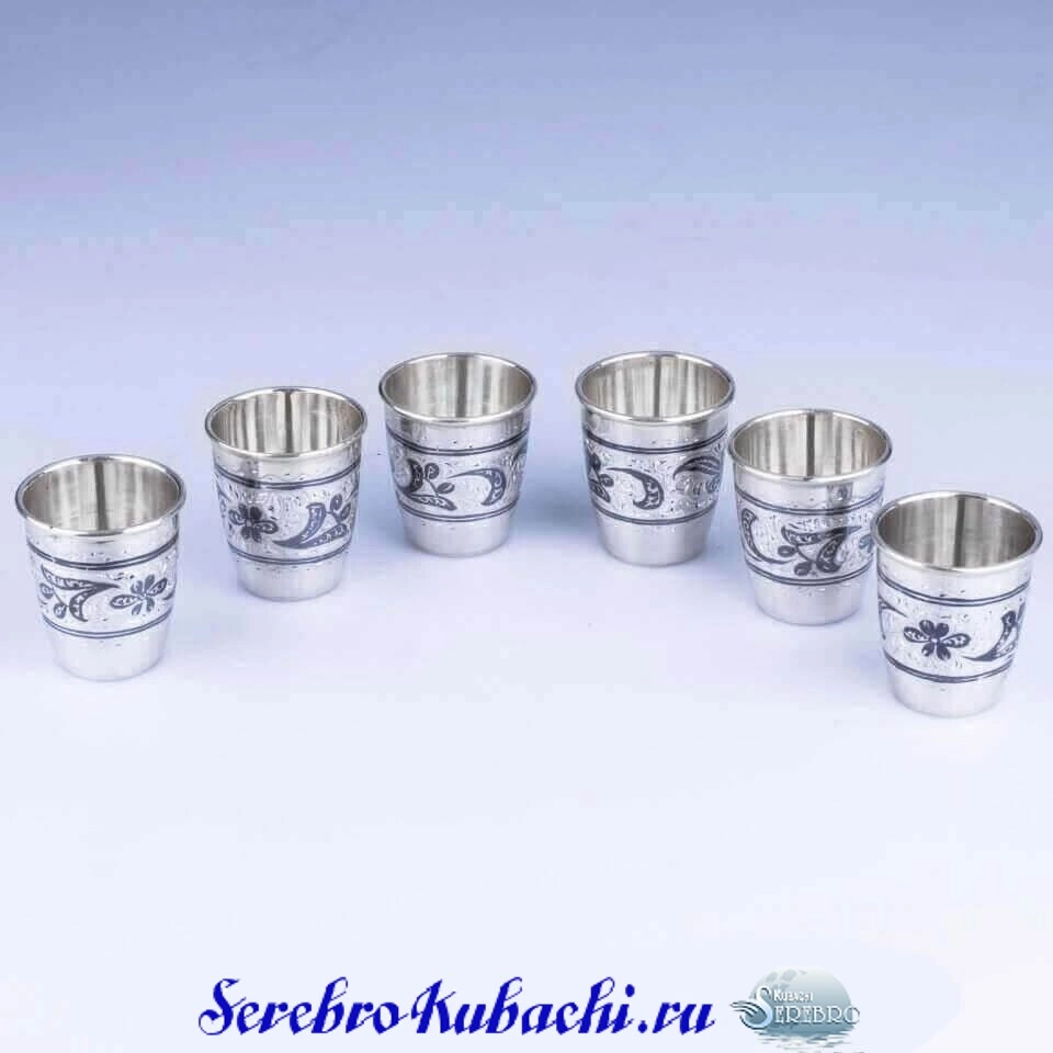 набор серебряных стопок