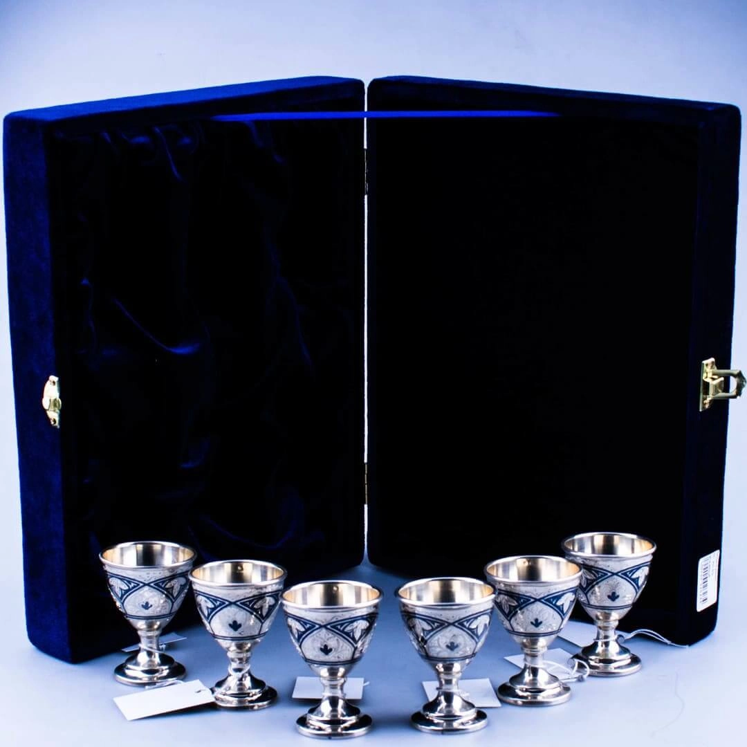 набор серебряных рюмок