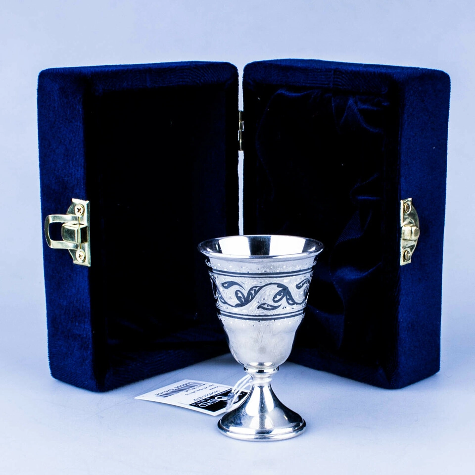 серебряная рюмка