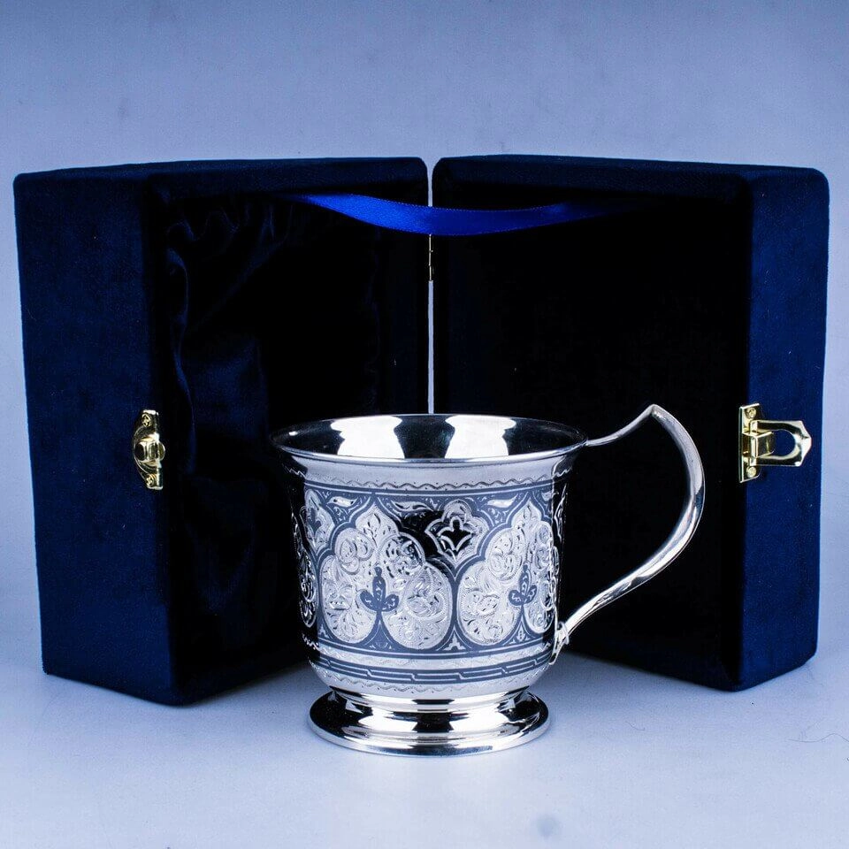 серебряная кружка с футляром