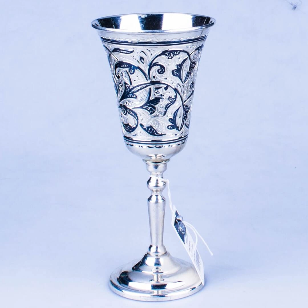 серебряный бокал