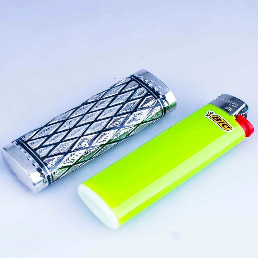 серебряный футляр под зажигалку bic