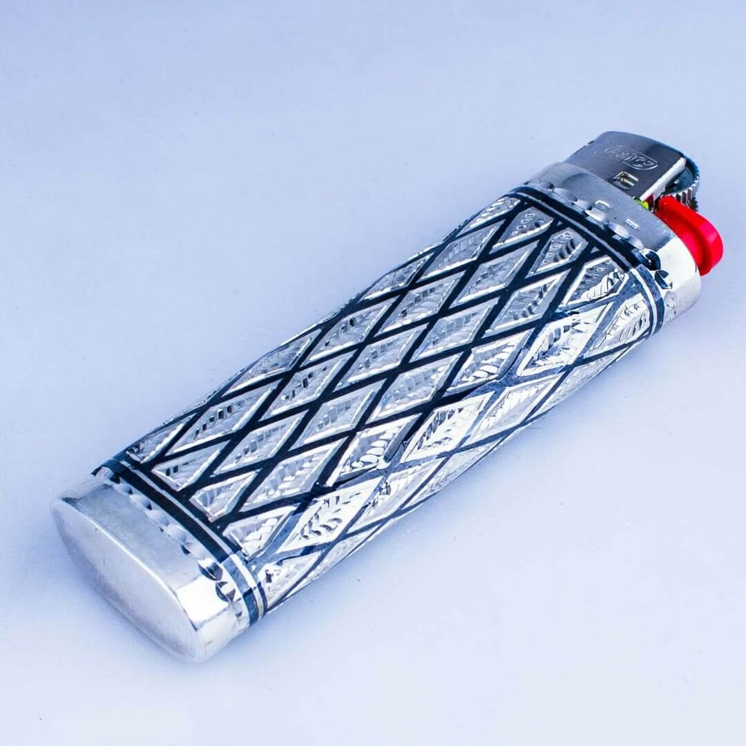 серебряный футляр под зажигалку bic