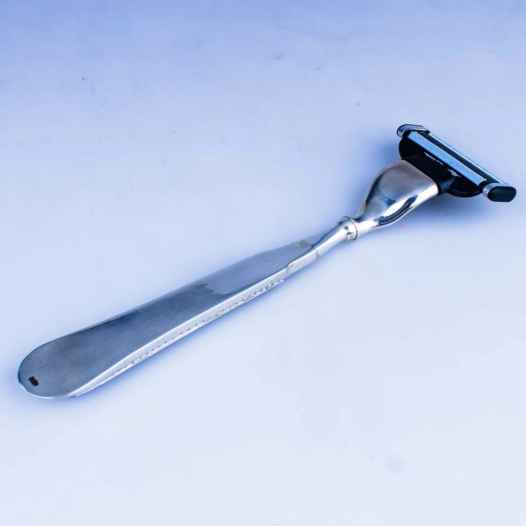 серебряный станок под лезвия Gillette Mach3