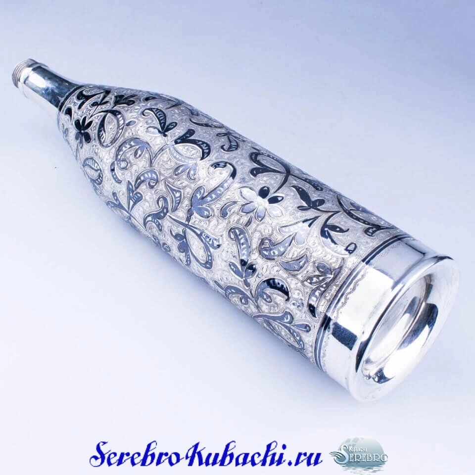 серебряная бутылка