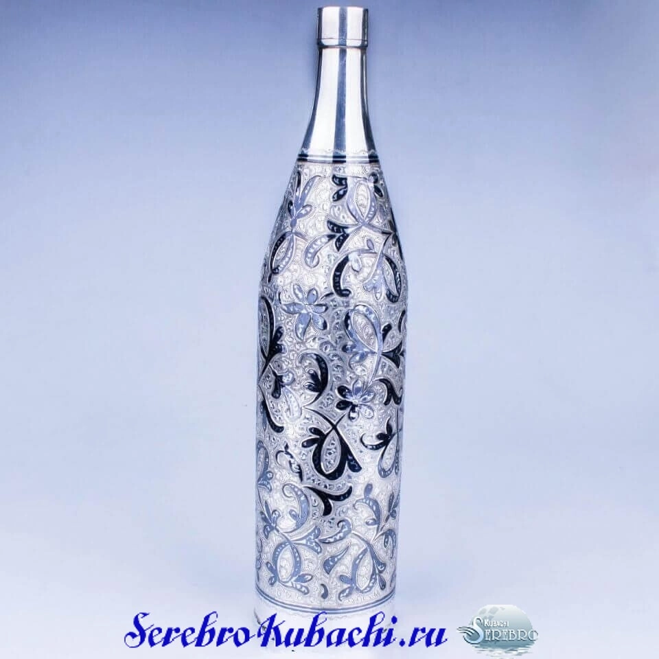 серебряная бутылка