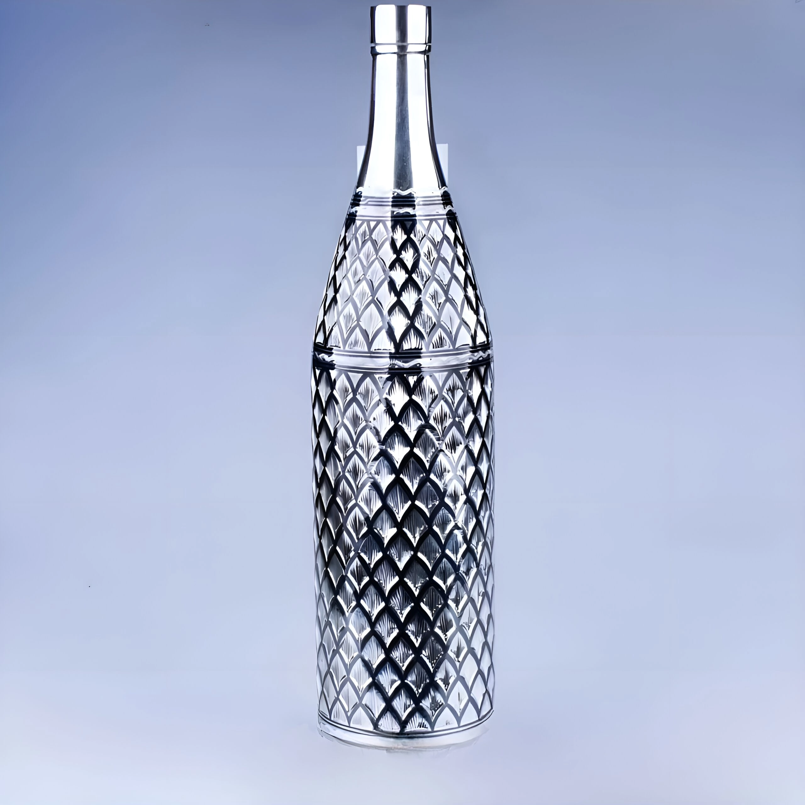 серебряная бутыль