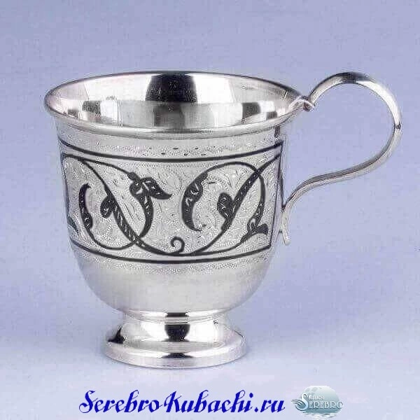 серебряная чашка