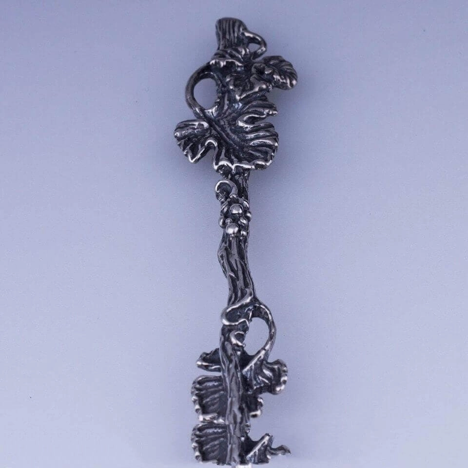 серебряная чайная ложка лоза