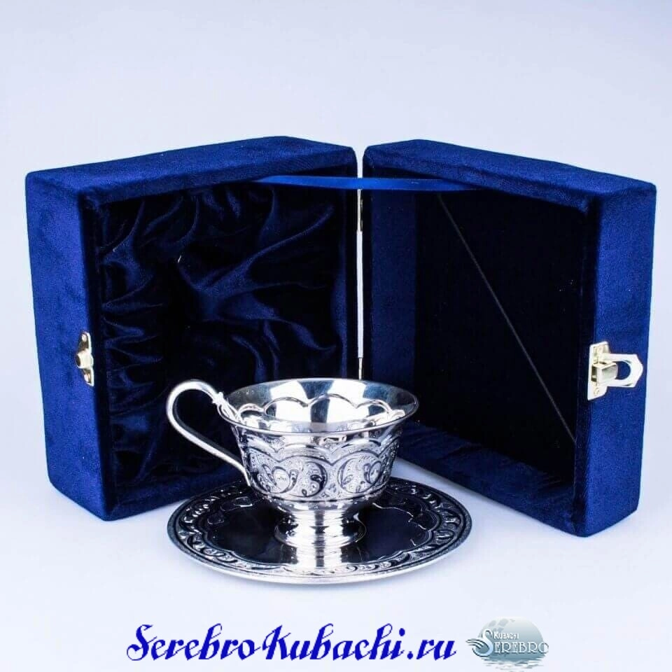 красивая серебряная чайная пара