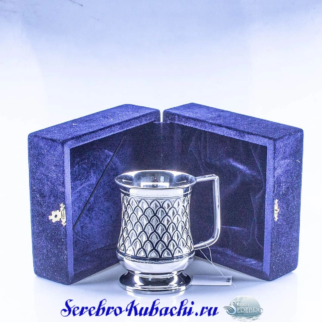 серебряная кружка
