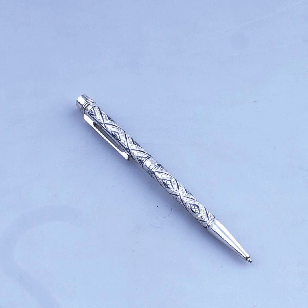 шариковая серебряная ручка