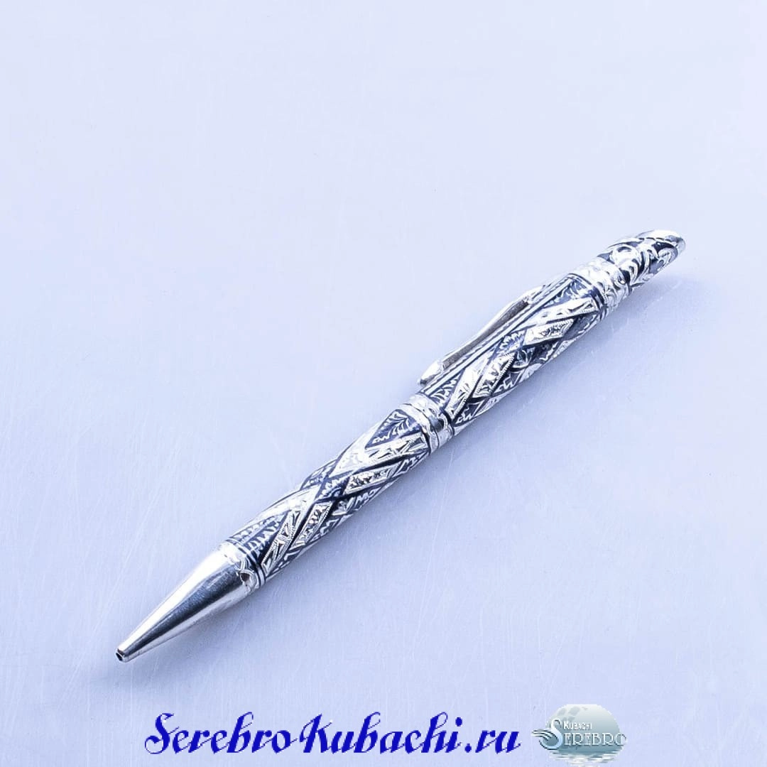 Шариковая серебряная ручка