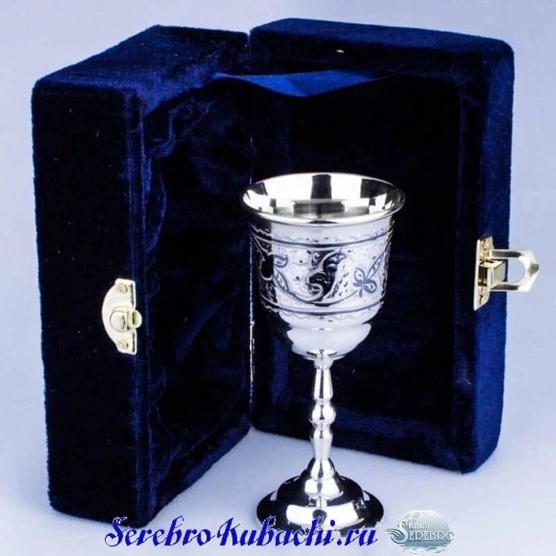 большая серебряная рюмка