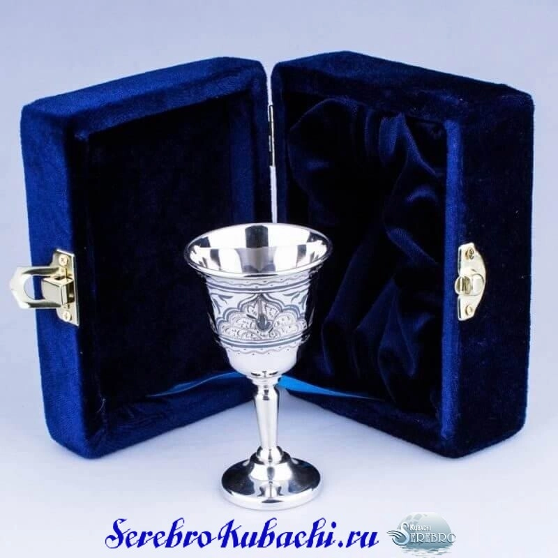 рюмка серебряная на ножке