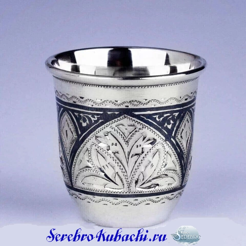 серебряная стопочка