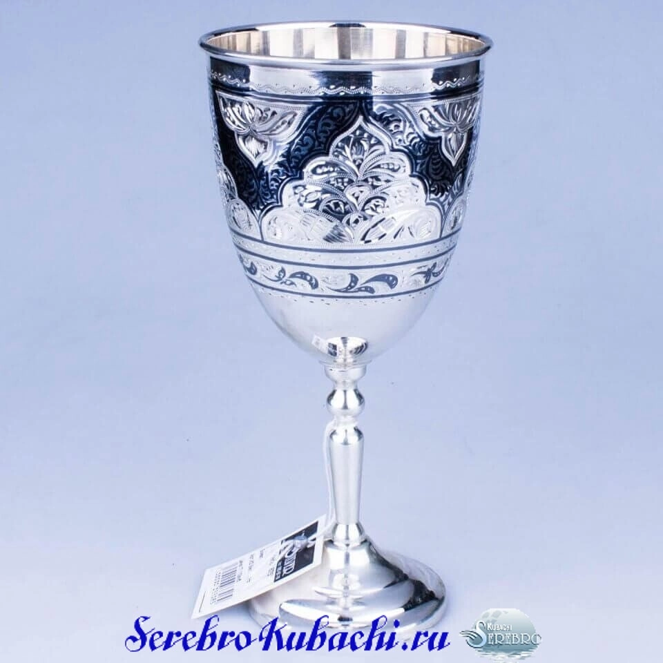серебряный бокал для вина