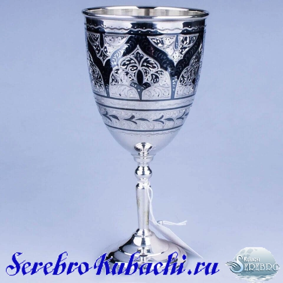 серебряный кубок под вино