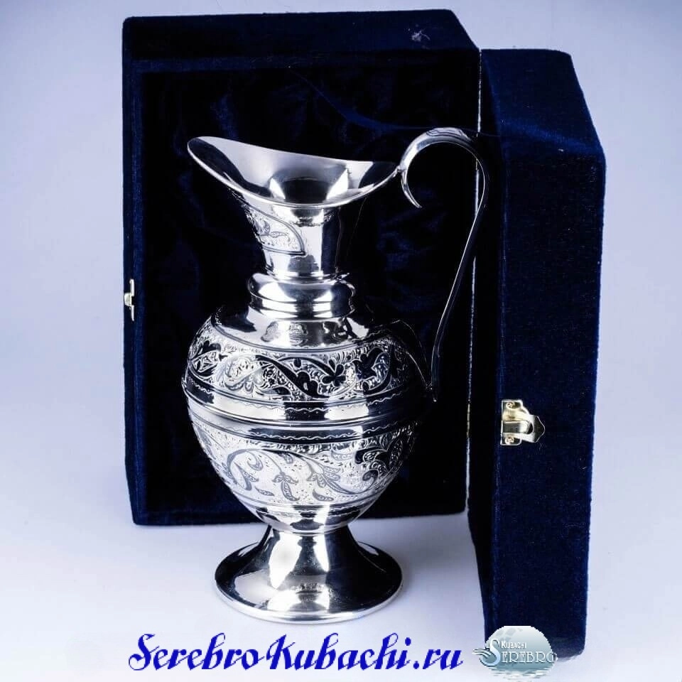 серебряный кувшин амфора