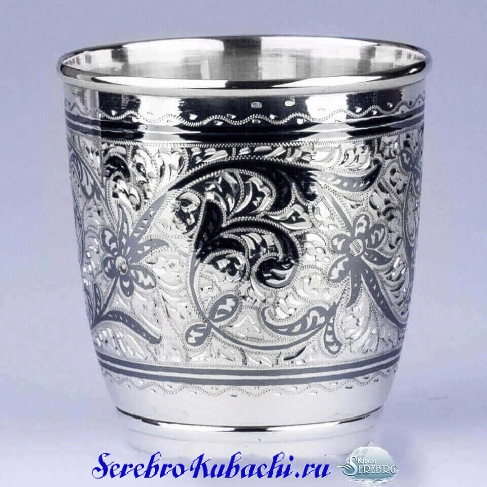 серебряный стакан