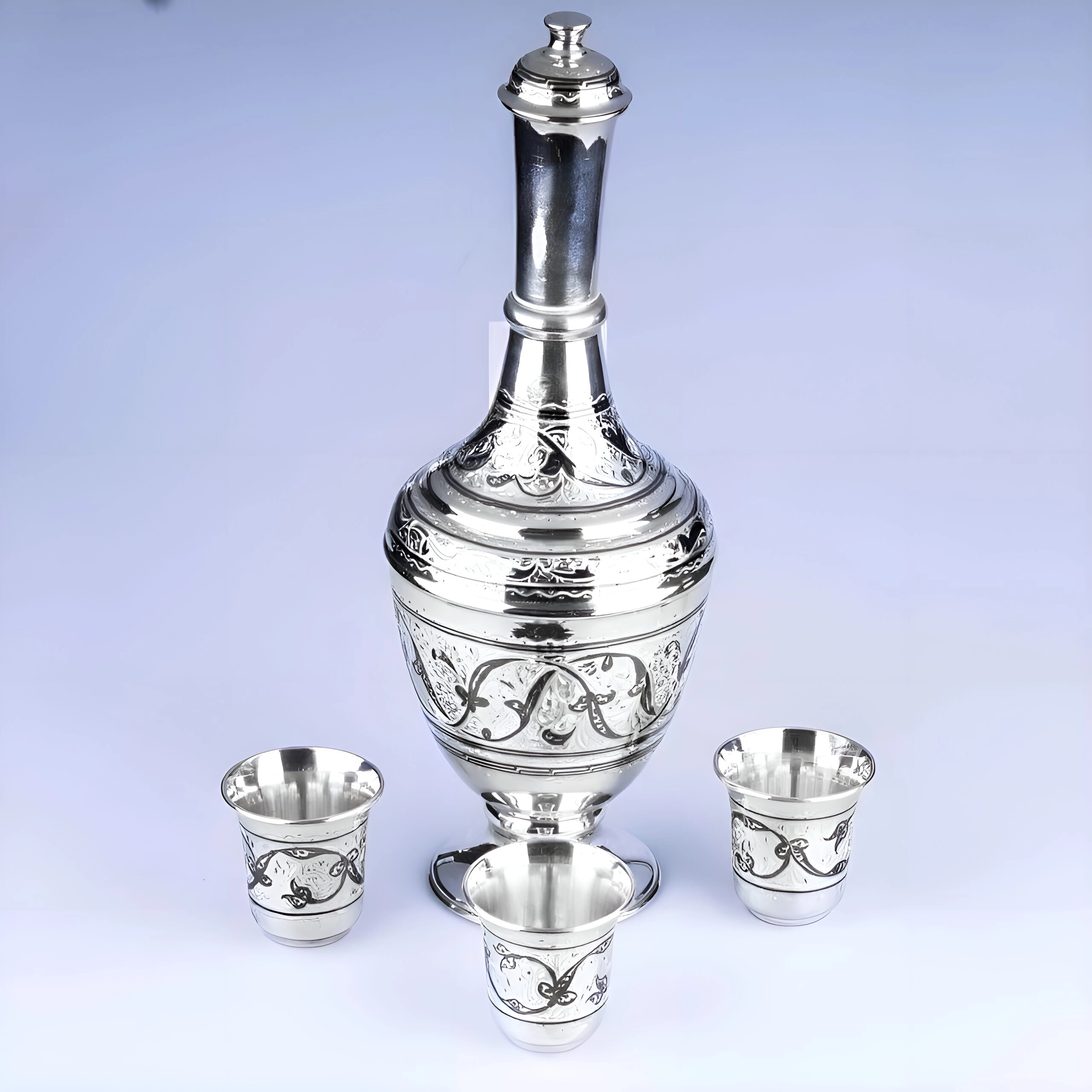 серебряный графин со стопками