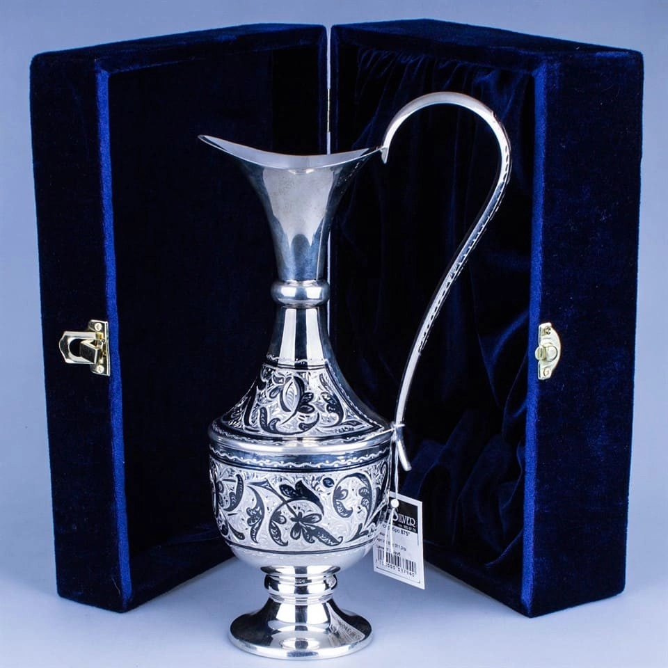 серебряный кувшин
