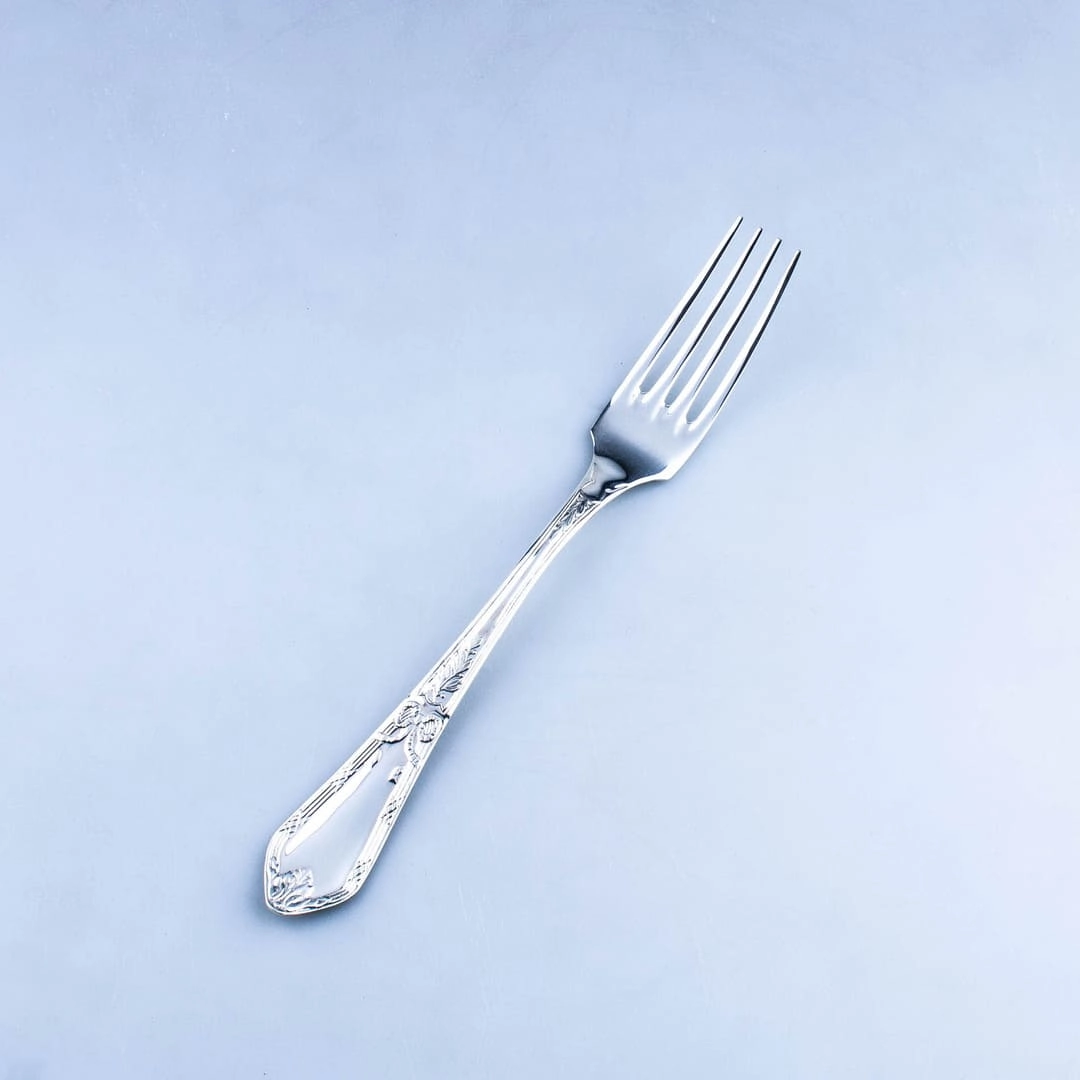 столовая серебряная вилка