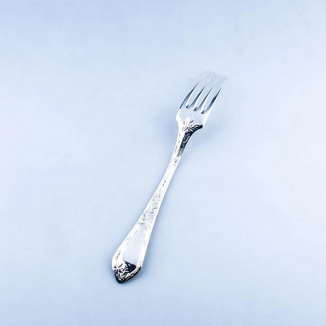 столовая серебряная вилка