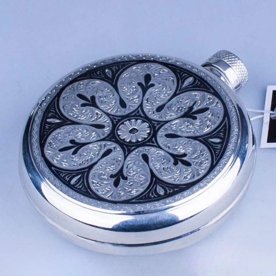 женская серебряная фляжка