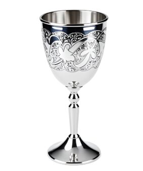 белый серебряный бокал