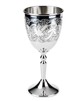 белый серебряный бокал