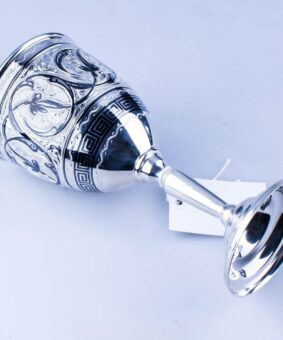 серебряный бокал для вина