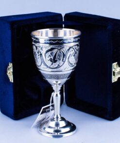 серебряный бокал для вина