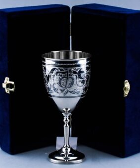 серебряный бокал с монограммой