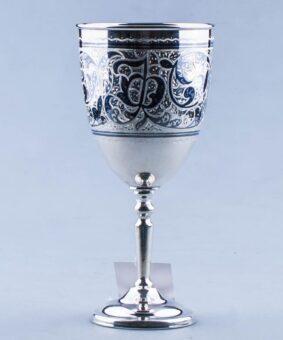 серебряный бокал с монограммой