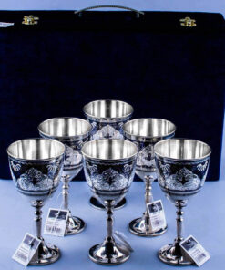 набор серебряных кубков