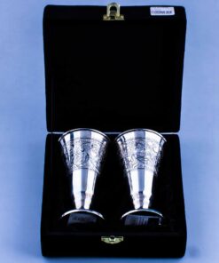 серебряные бокалы на низкой ножке