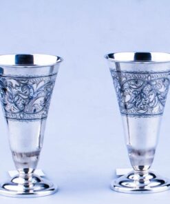 серебряные бокалы на низкой ножке