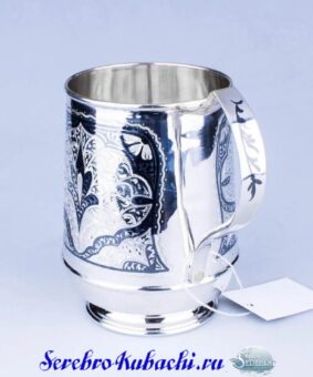 большая серебряная кружка